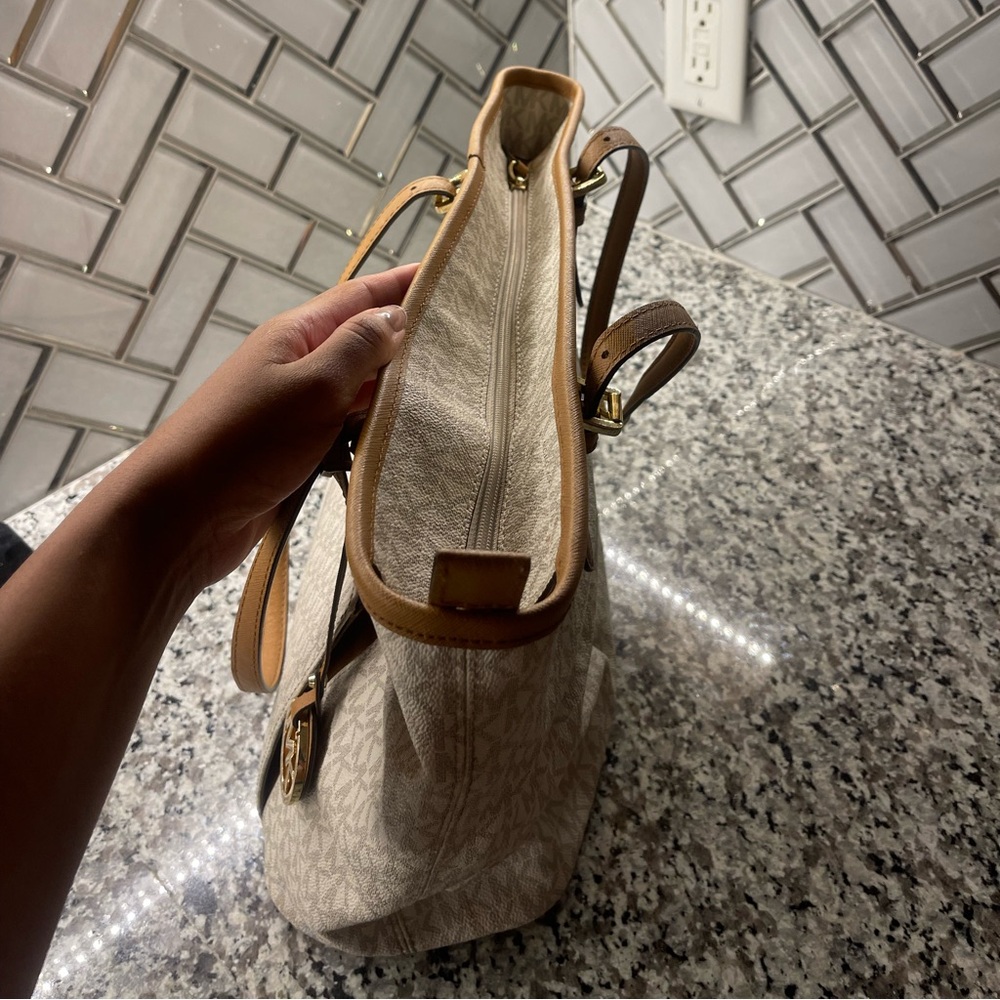 Michael Kors Large Logo Tote Jet Set Bag 🤍 - Picture 4 of 7